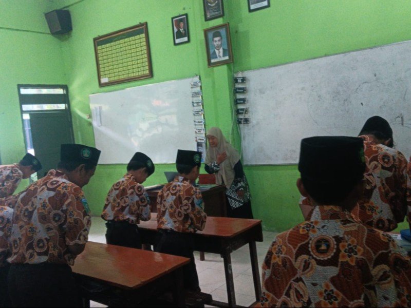 Tanam Karakter  HaPi, So_San, dan PM